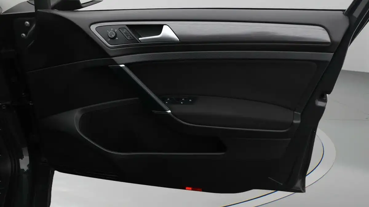 2019-volkswagen-golf-16tdi-match-edition-hatchback-big-14