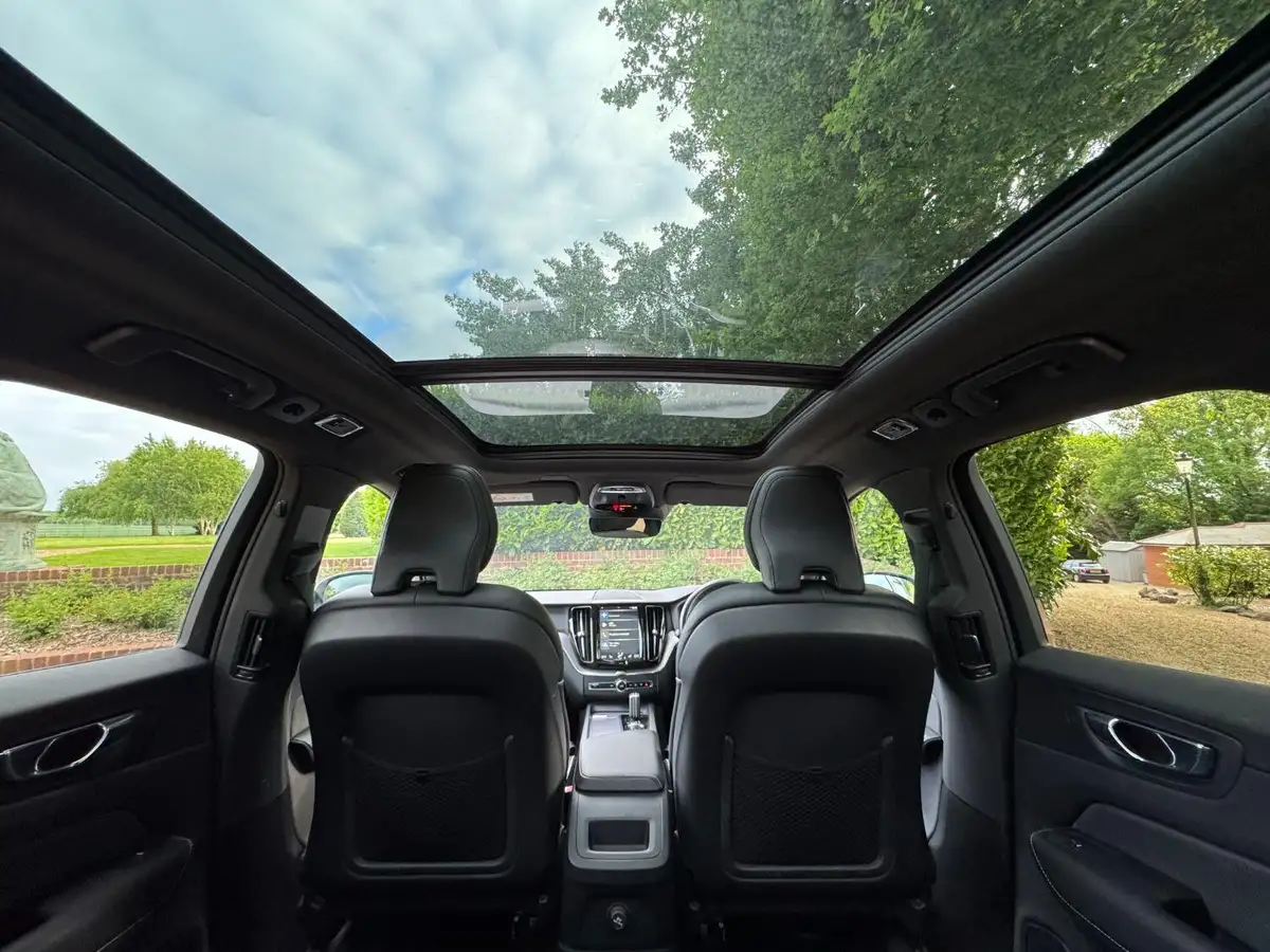 2019-volvo-xc60-20-t8-r-design-big-23