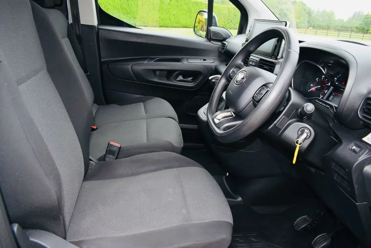 2022-toyota-proace-city-15d-icon-l2-big-5
