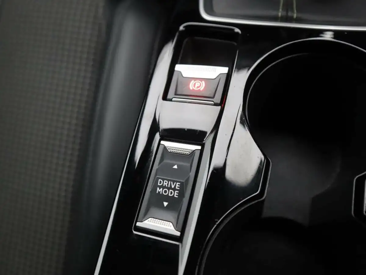 2020-peugeot-208-12-puretech-gt-line-100bhp-big-30