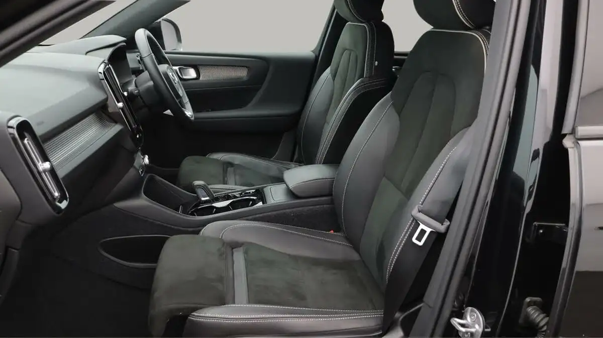 2022-volvo-xc40-15-t3-r-design-auto-big-14