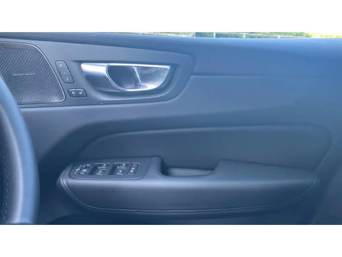 2024-volvo-xc60-20-b5-plus-big-14