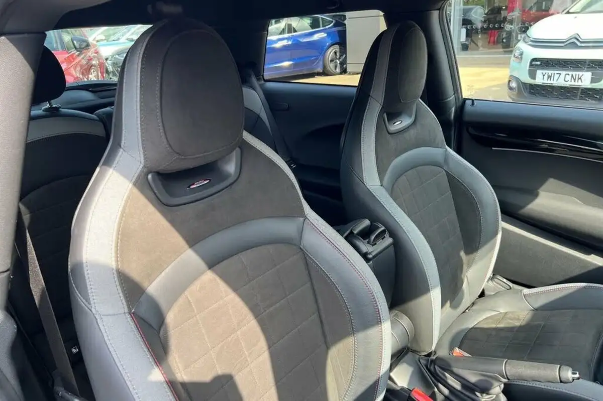 2021-mini-cooper-20-john-cooper-works-anniversary-edition-big-28