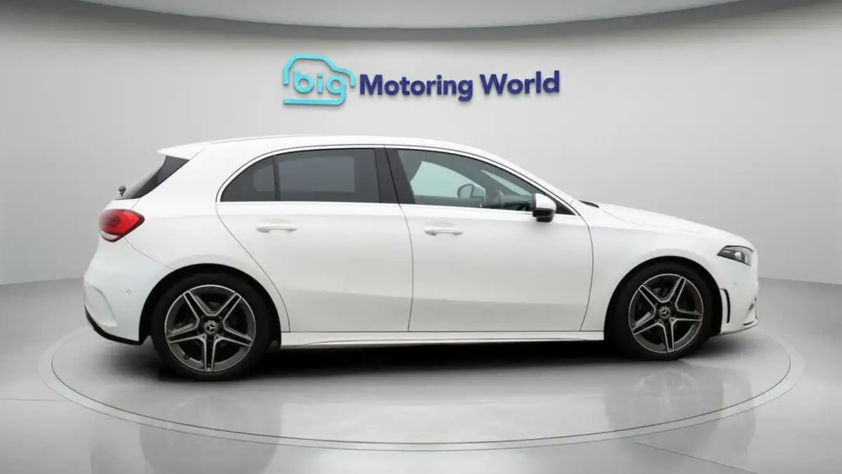 2020-mercedes-benz-a-class-13-a180-amg-line-executive-hatchback-5d-7g-dct-big-8
