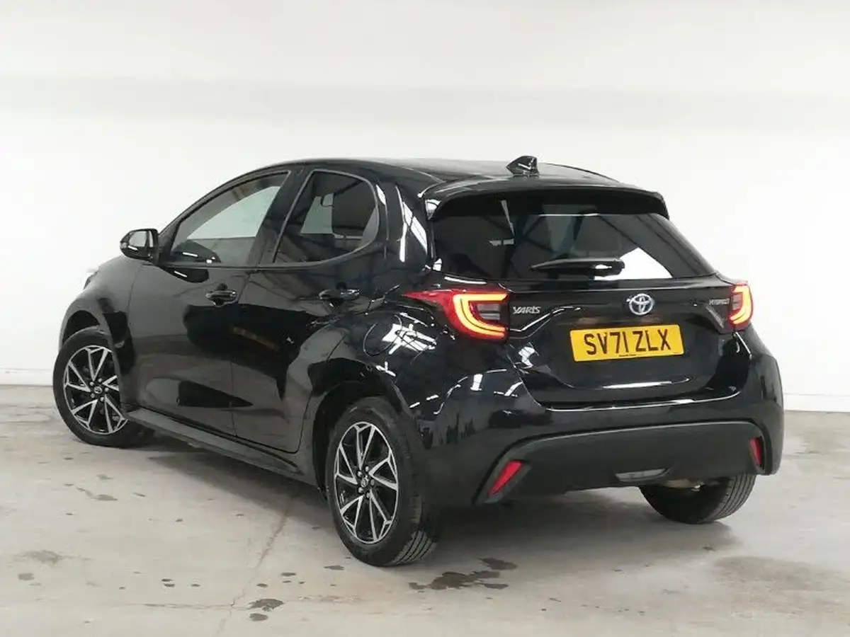 2021-toyota-yaris-15-vvt-i-design-big-1