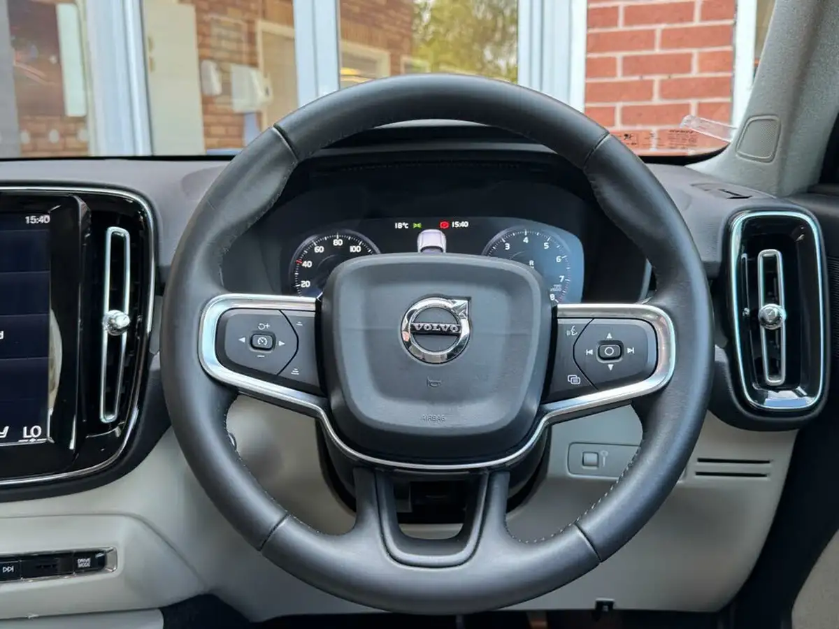 2019-volvo-xc40-20-t4-inscription-awd-big-34