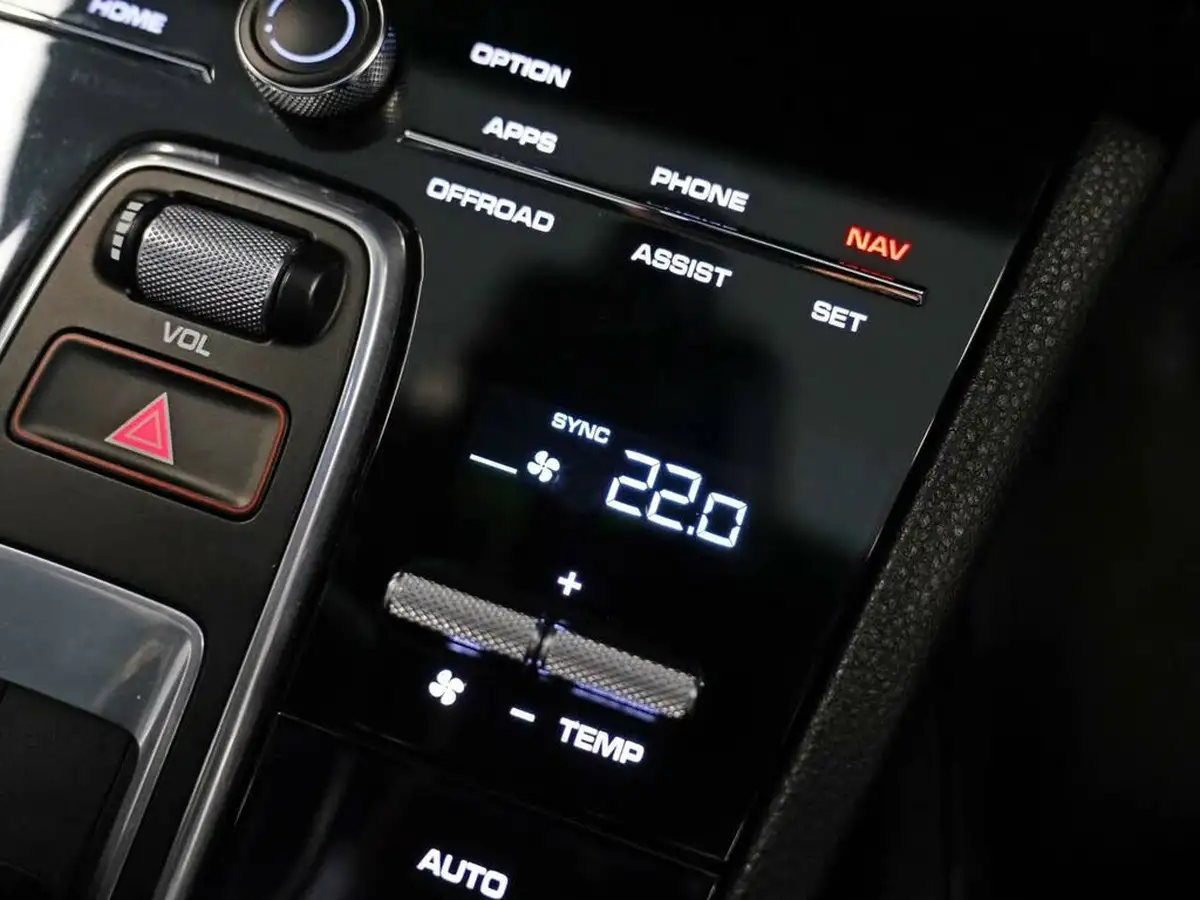 2019-porsche-cayenne-30-v6-coupe-big-23