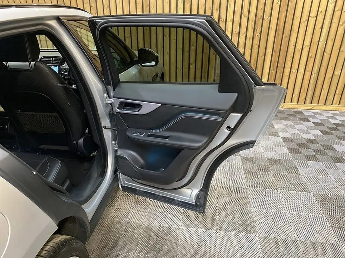 2018-jaguar-f-pace-20-i4d-r-sport-180ps-awd-auto-big-63