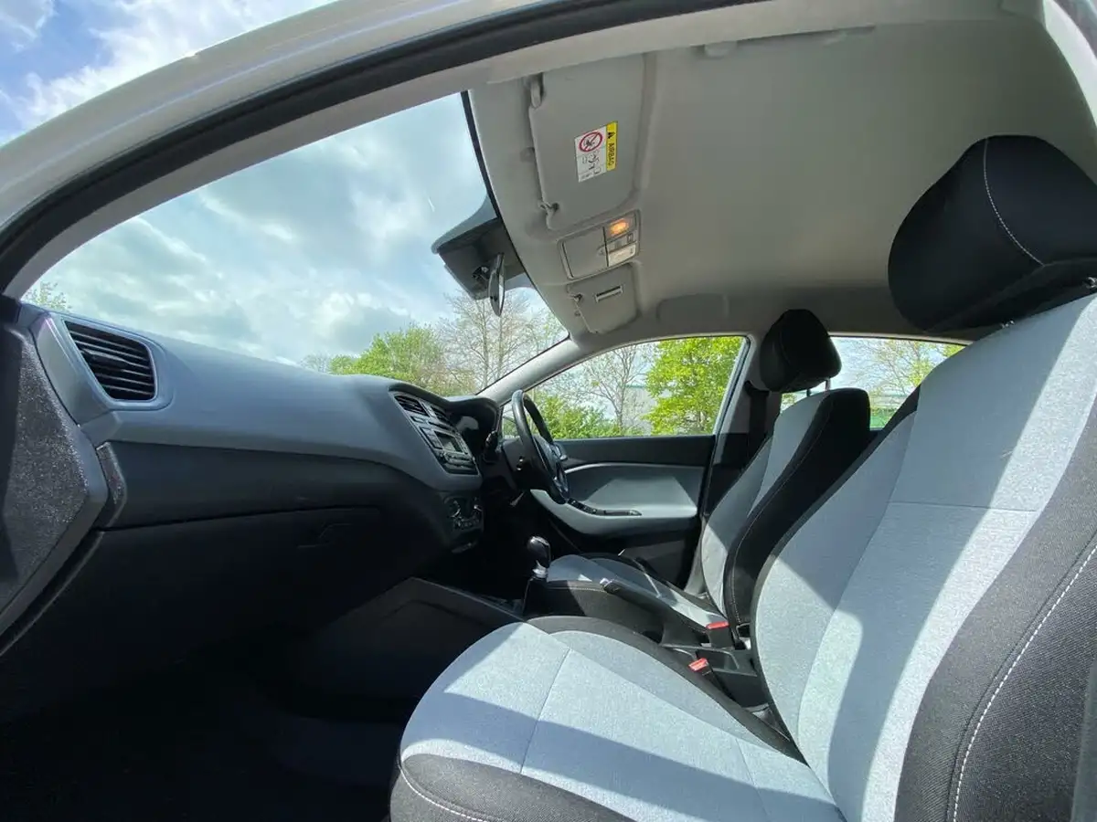 2015-hyundai-i20-12-se-hatchback-5d-big-55