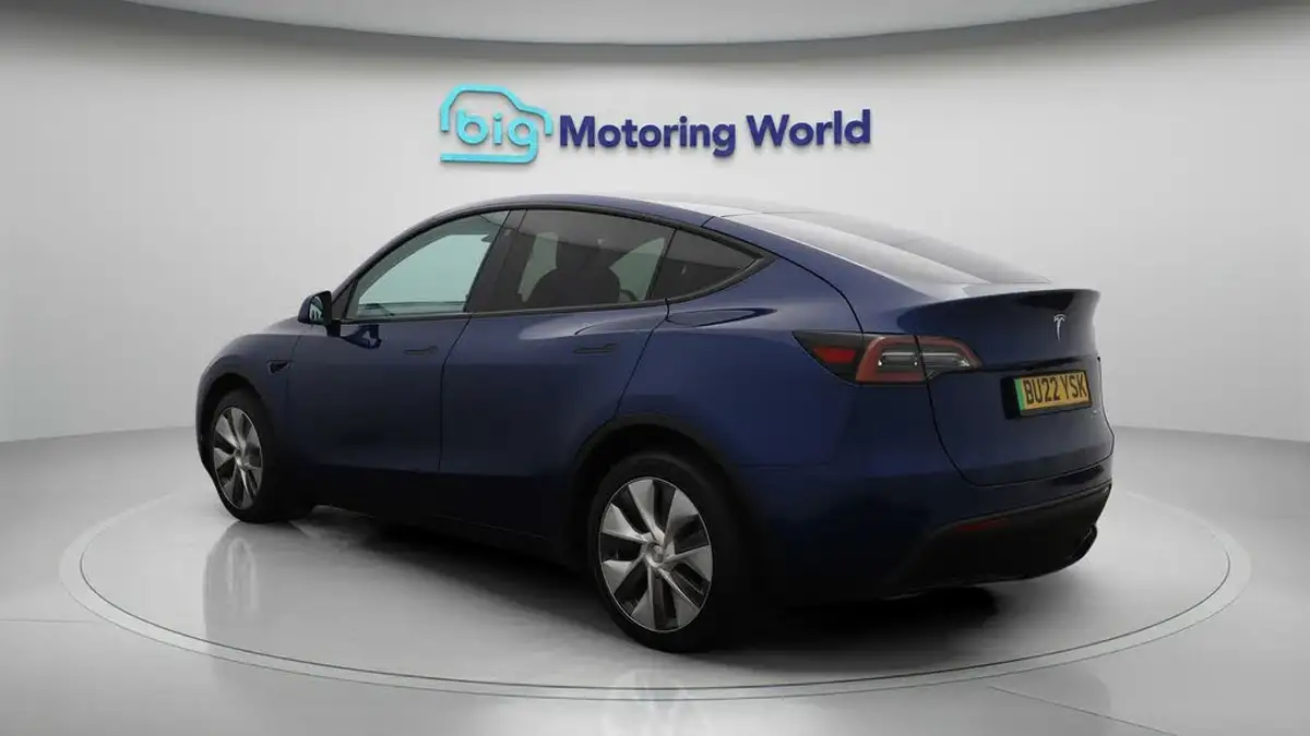 2022-tesla-model-y-e-long-range-big-5