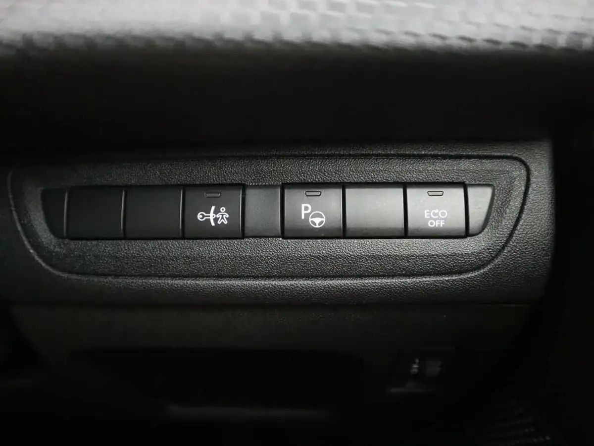 2019-peugeot-208-12-puretech-tech-edition-82bhp-big-33