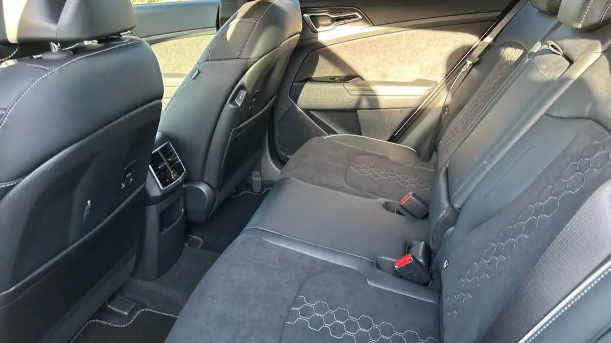 2024-kia-sportage-16-t-gdi-gt-line-241bhp-awd-phev-auto-big-16