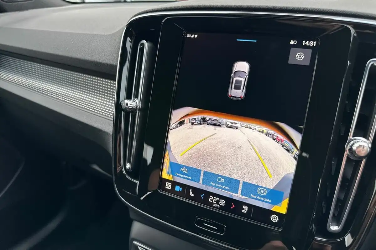 2024-volvo-xc40-20-b3-plus-big-15