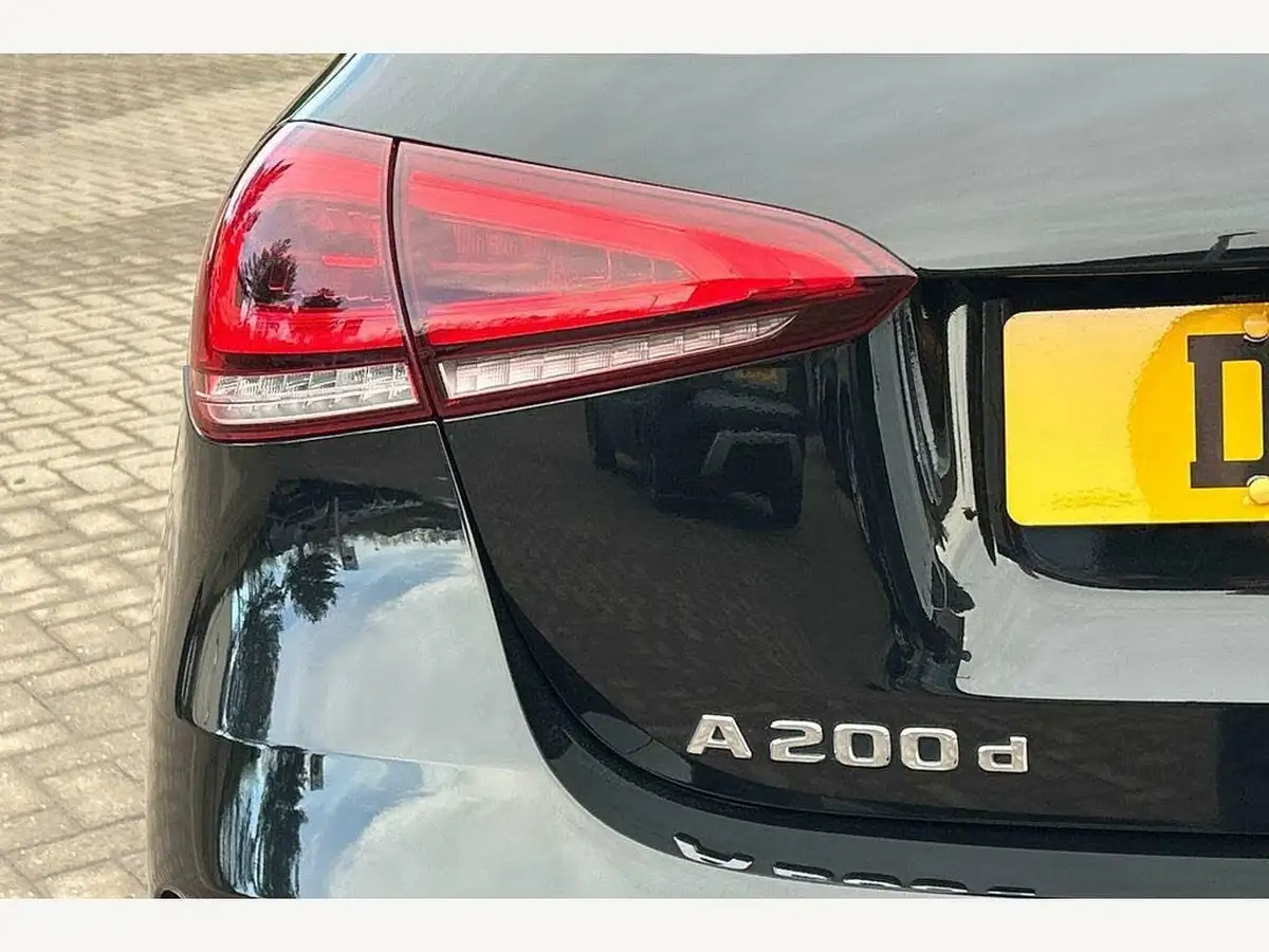 2019-mercedes-benz-a-class-20d-a200d-amg-line-executive-hatchback-5d-big-7