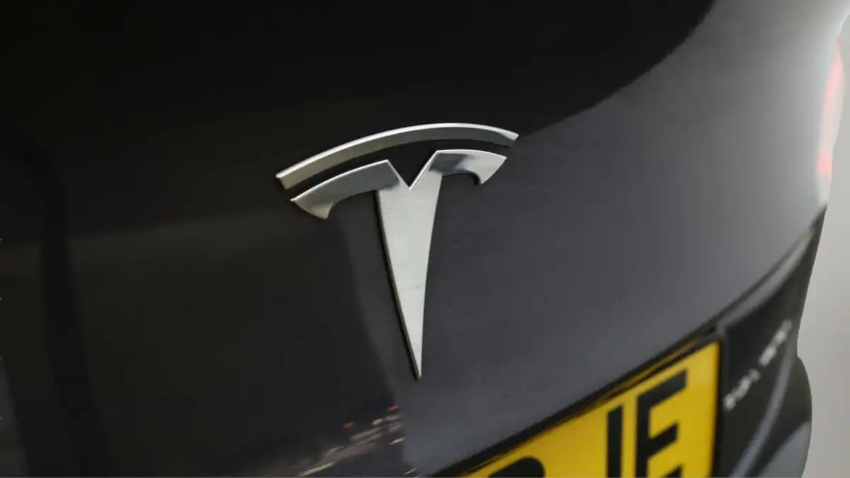 2021-tesla-model-3-e-long-range-awd-big-19