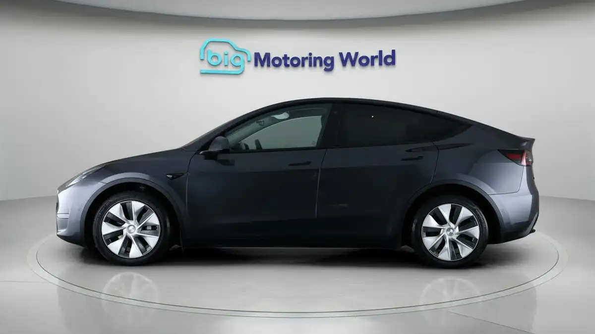 2022-tesla-model-y-e-long-range-big-4