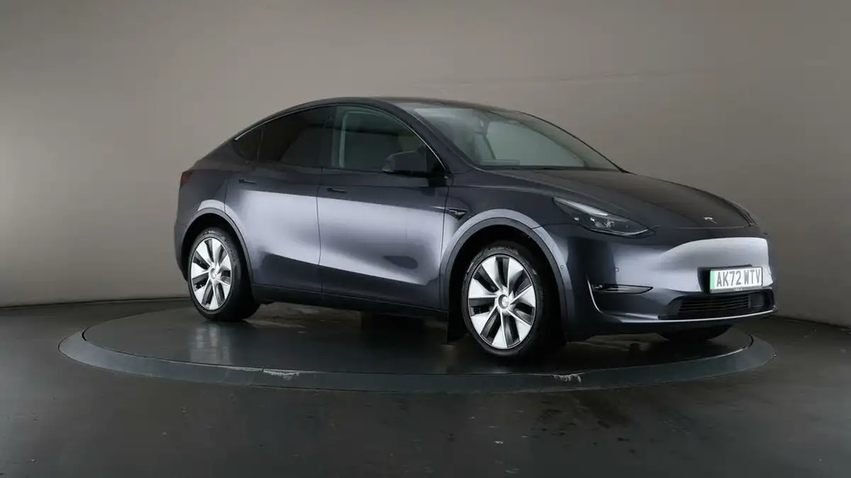 2022-tesla-model-y-e-long-range-big-52