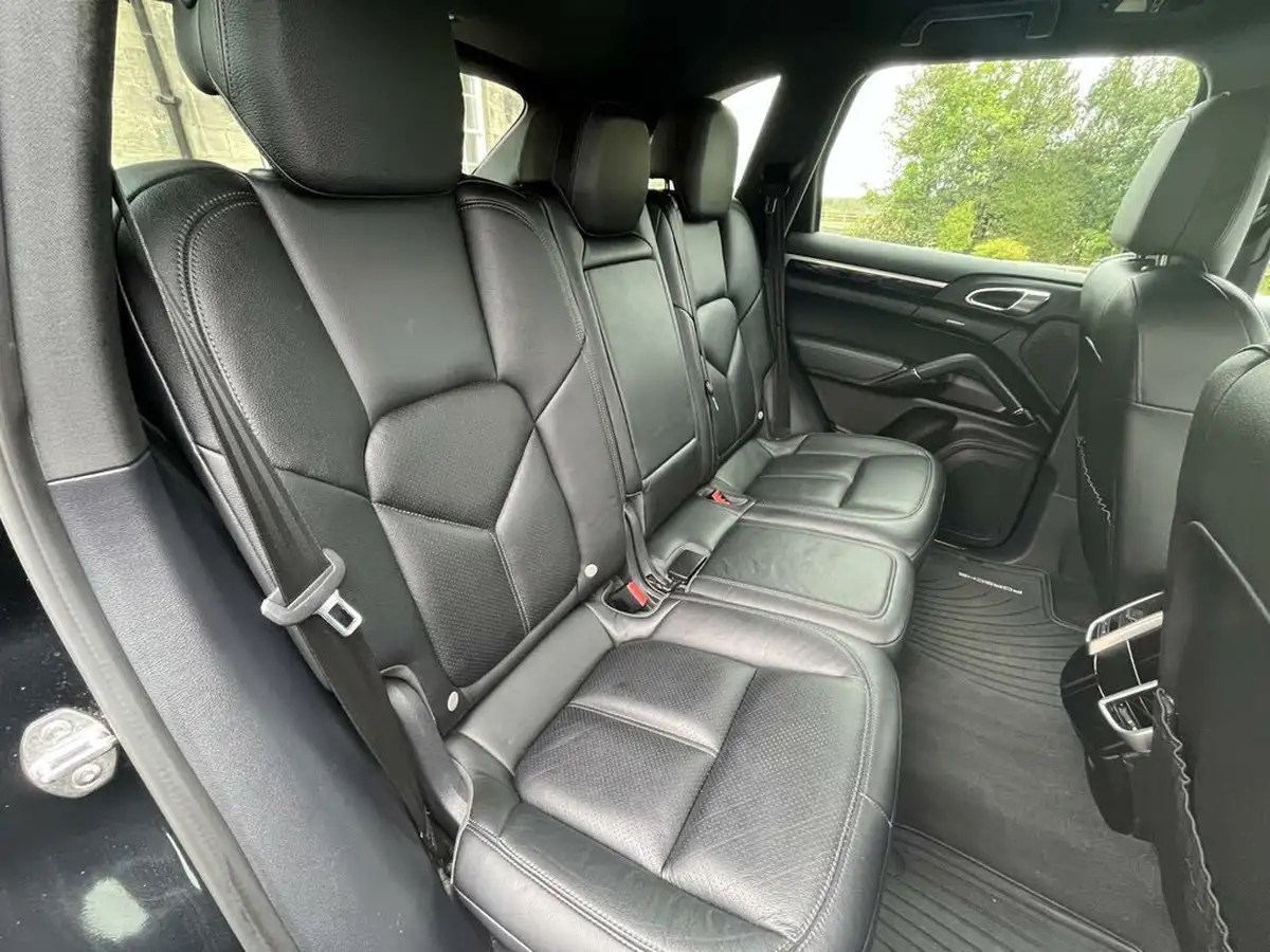 2016-porsche-cayenne-30td-big-31
