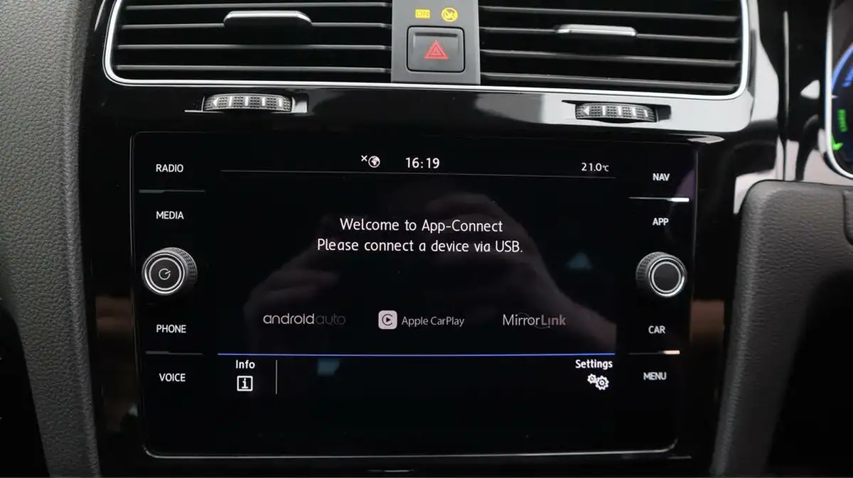 2020-volkswagen-golf-14-tsi-gte-advance-big-24