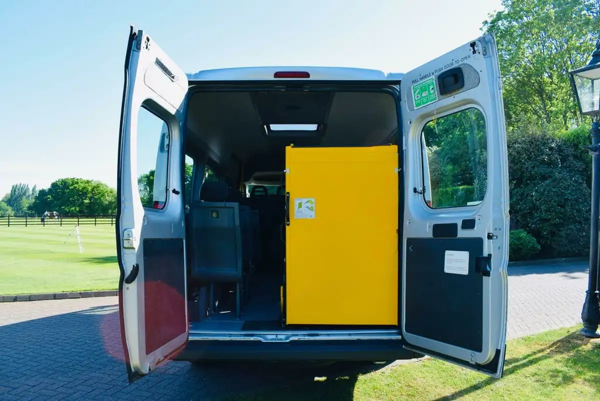 2017-peugeot-boxer-20-bluehdi-440-l4-h2-window-big-5