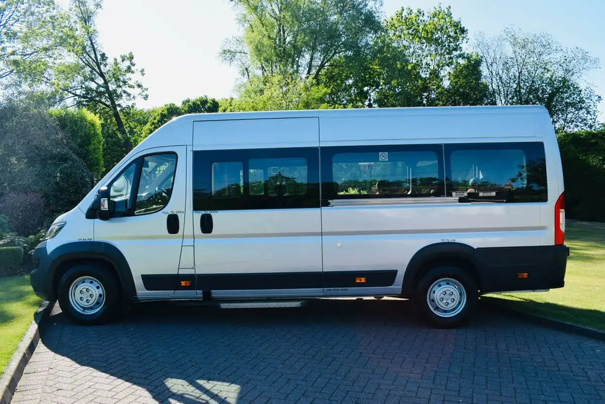 2017-peugeot-boxer-20-bluehdi-440-l4-h2-window-big-1