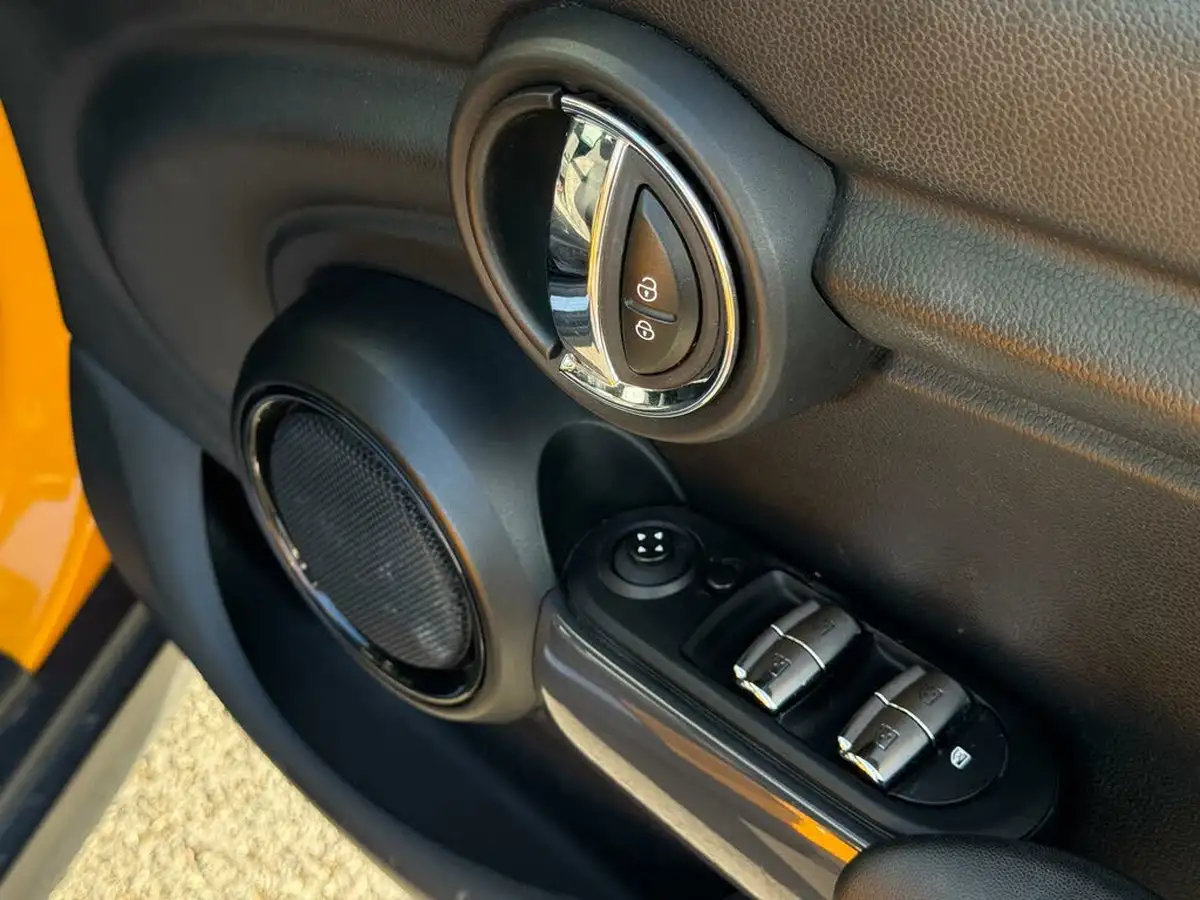 2015-mini-cooper-15-cooper-5d-big-19