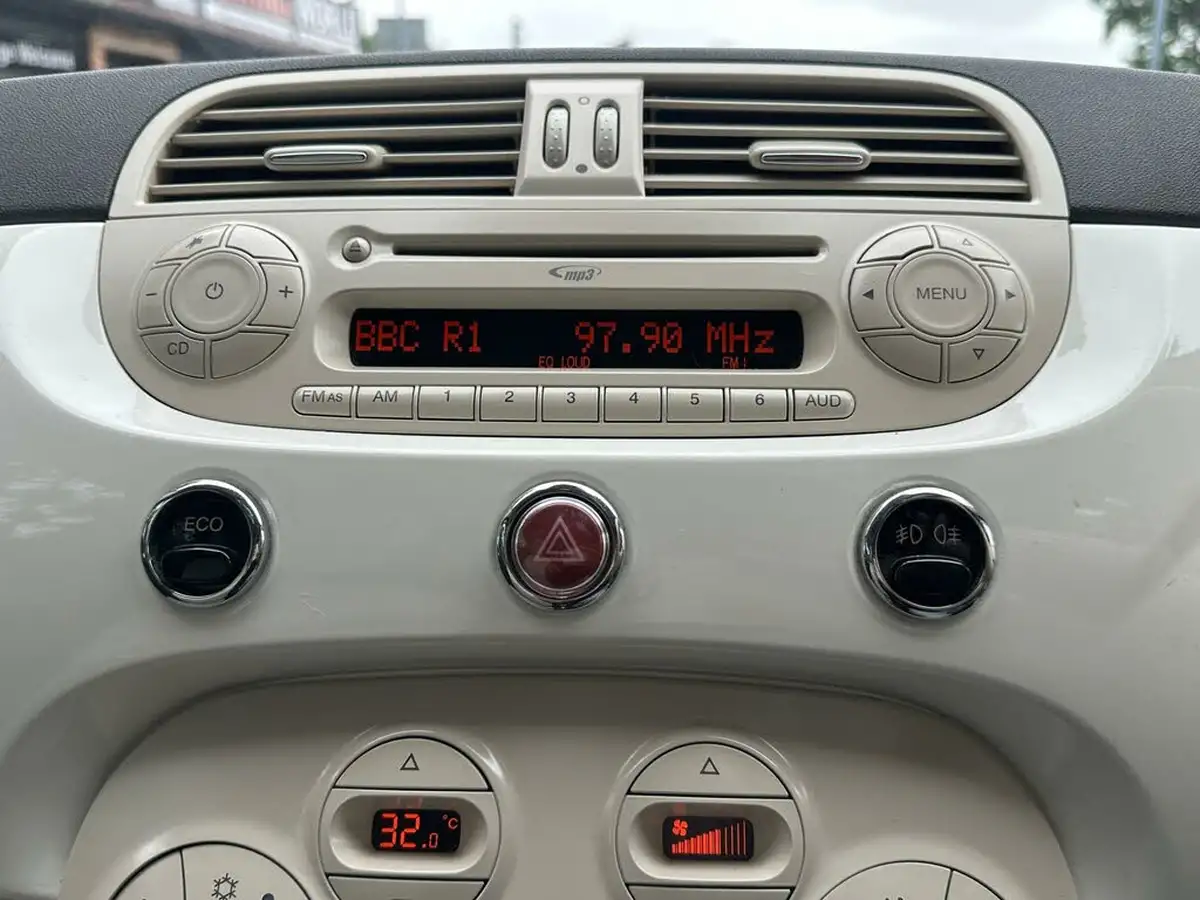2015-fiat-500-09-lounge-85bhp-twinair-ss-big-11