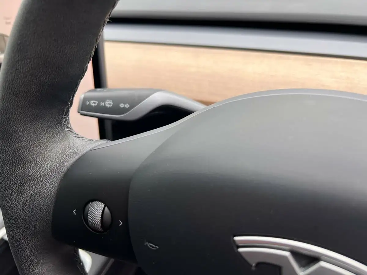 2022-tesla-model-y-e-long-range-big-20