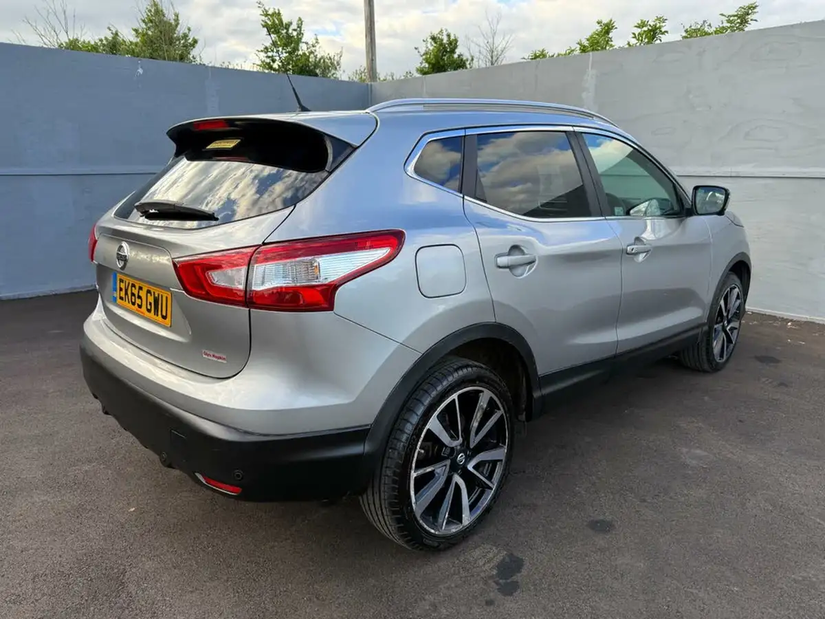 2015-nissan-qashqai-16dci-tekna-xtronic-cvt-big-4