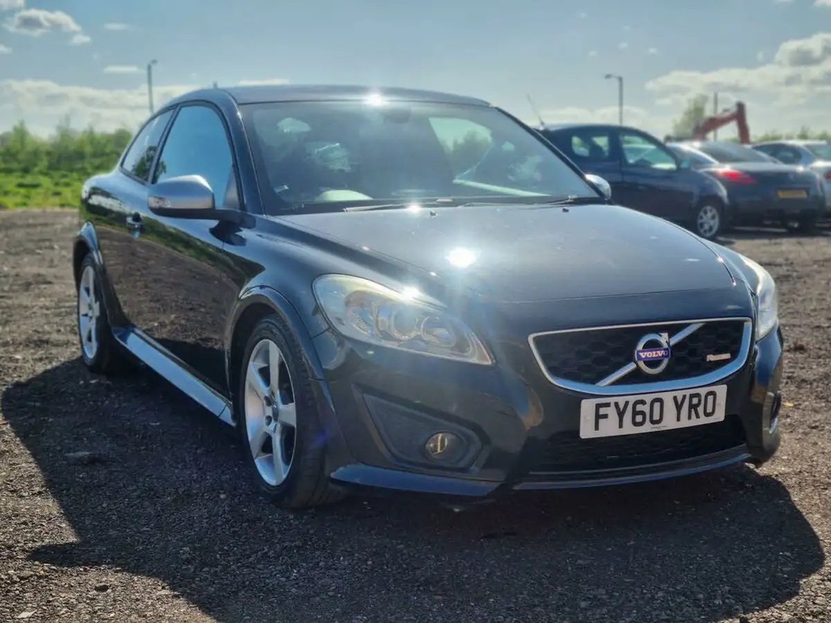 2010-volvo-c30-16td-r-design-big-3