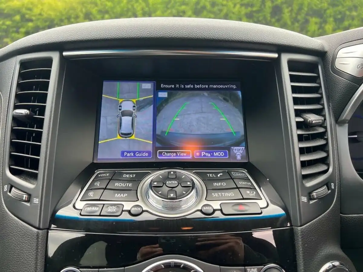 2016-infiniti-qx70-30td-ultimate-big-19