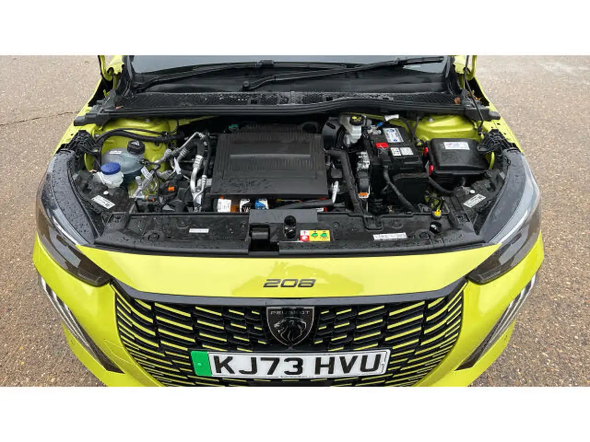 2024-peugeot-208-e-gt-156ps-51kwh-big-7