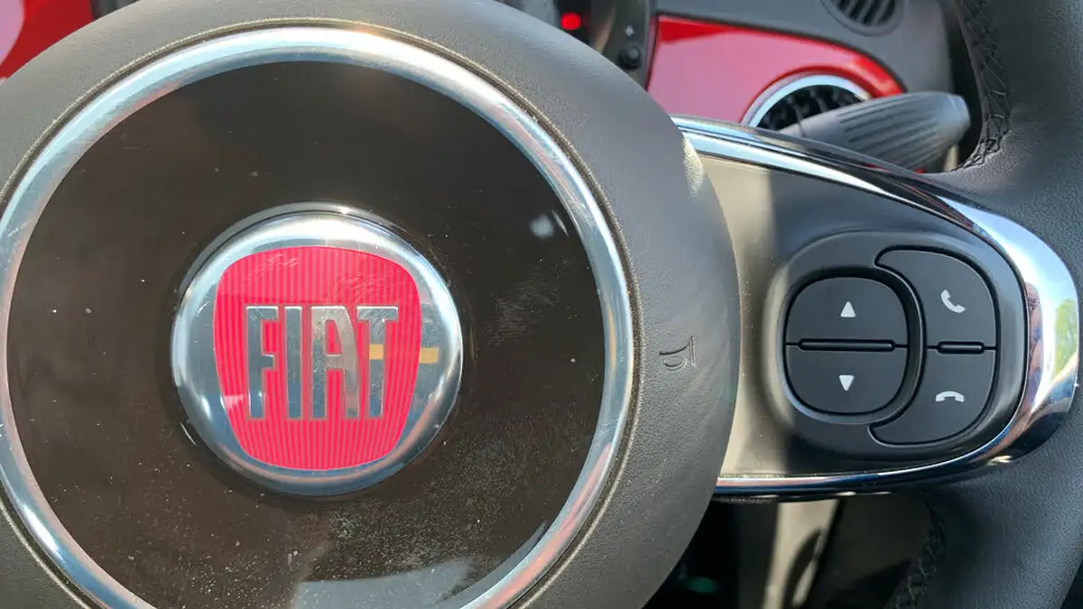2025-fiat-500-10-big-23