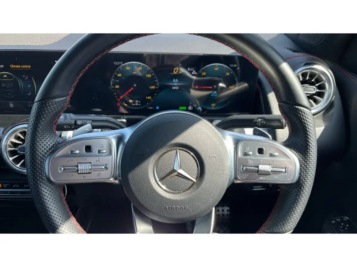 2022-mercedes-benz-eqb-e-eqb-300-amg-line-big-40