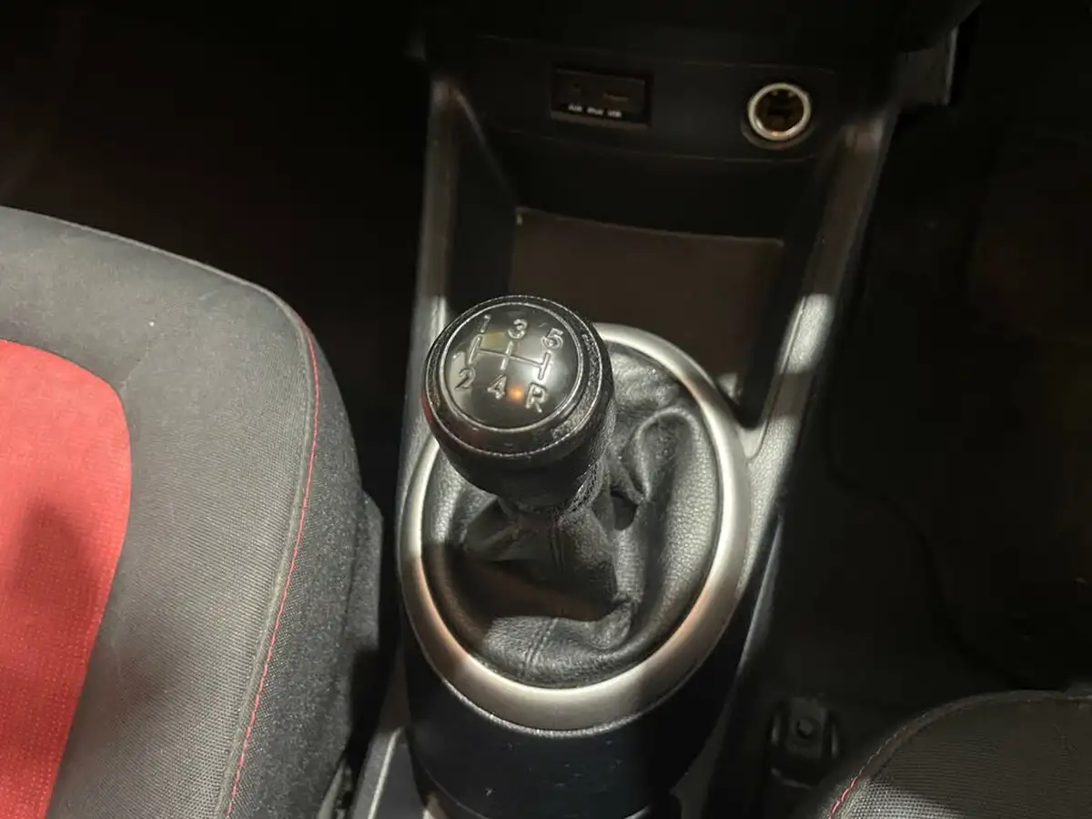 2010-hyundai-i20-12-comfort-5d-big-41
