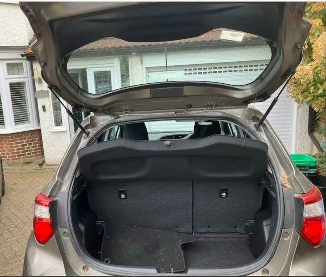 2018-toyota-yaris-15-vvt-i-icon-tech-98bhp-hybrid-1497cc-e-cvt-big-7
