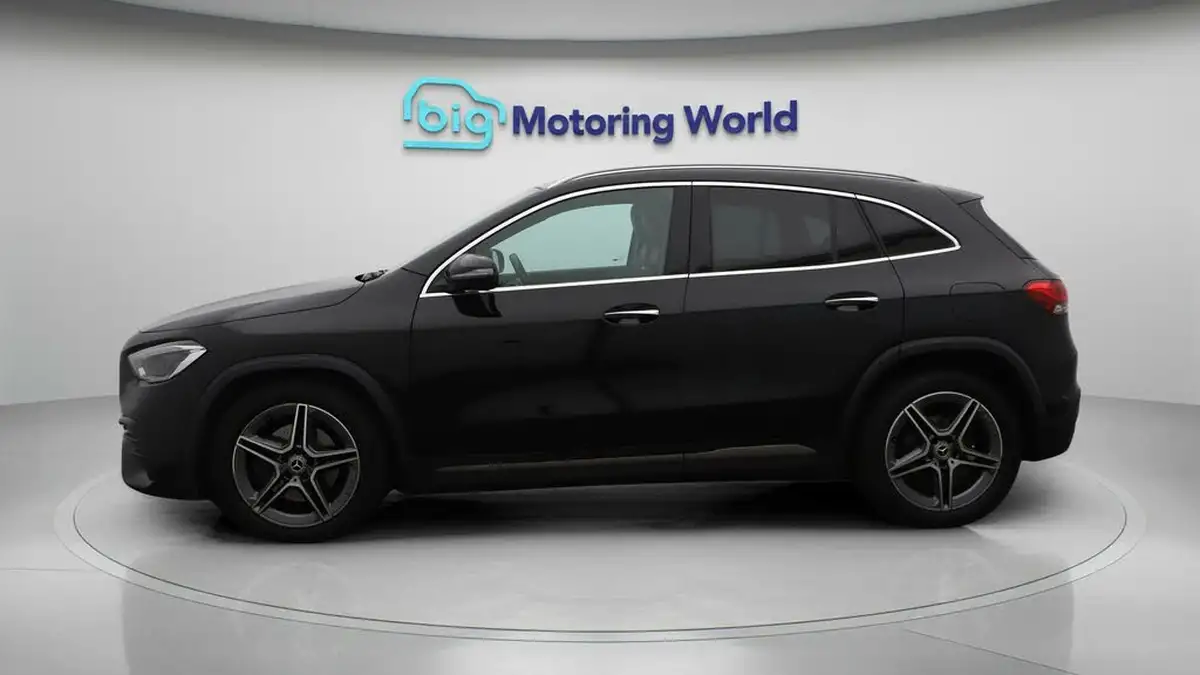 2022-mercedes-benz-gla-class-13-gla-180-amg-line-premium-plus-big-4