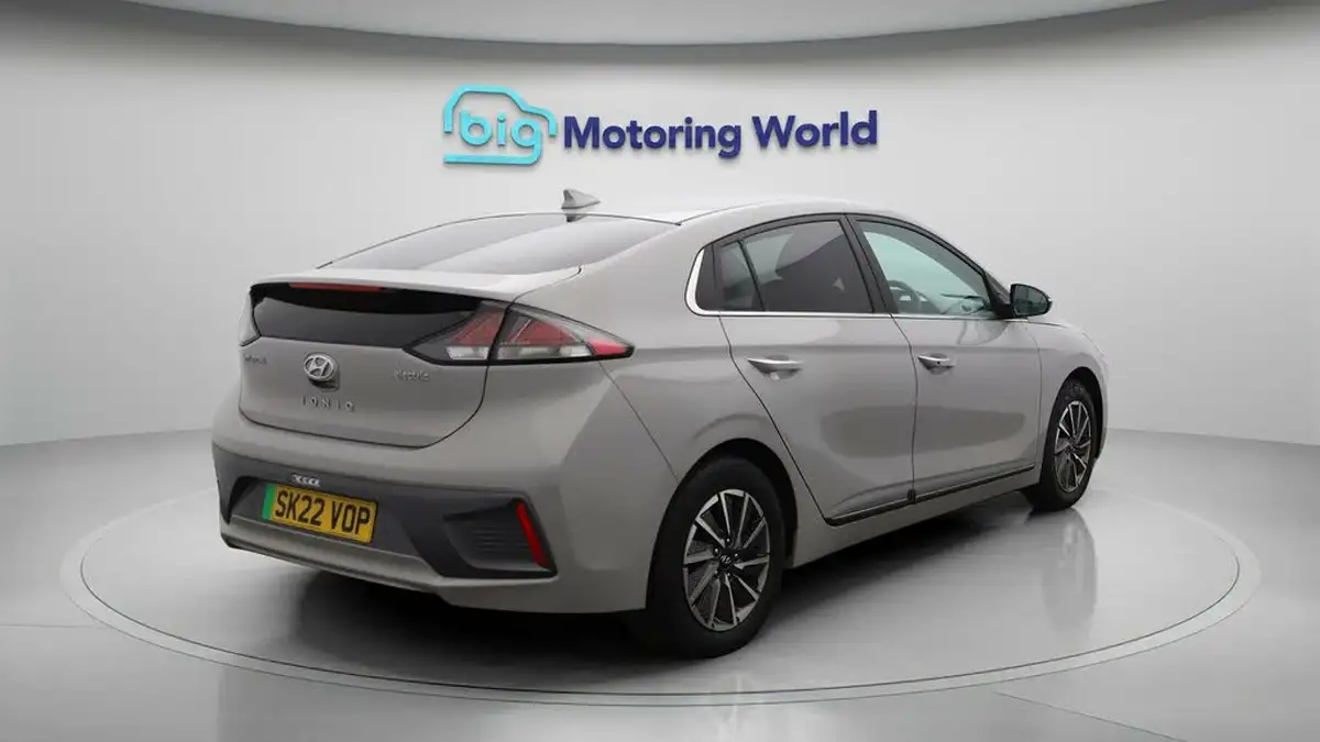 2022-hyundai-ioniq-e-premium-se-electric-big-7