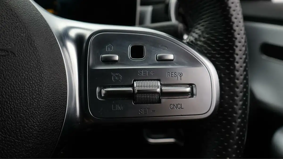 2020-mercedes-benz-cla-13-cla-200-amg-line-coupe-4d-7g-dct-big-25