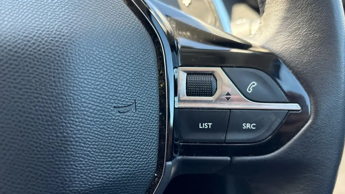 2023-peugeot-208-12-puretech-active-premium-100ps-eat8-big-23