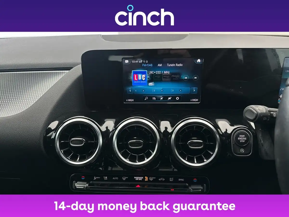 2021-mercedes-benz-gla-class-20d-gla-200d-sport-big-16
