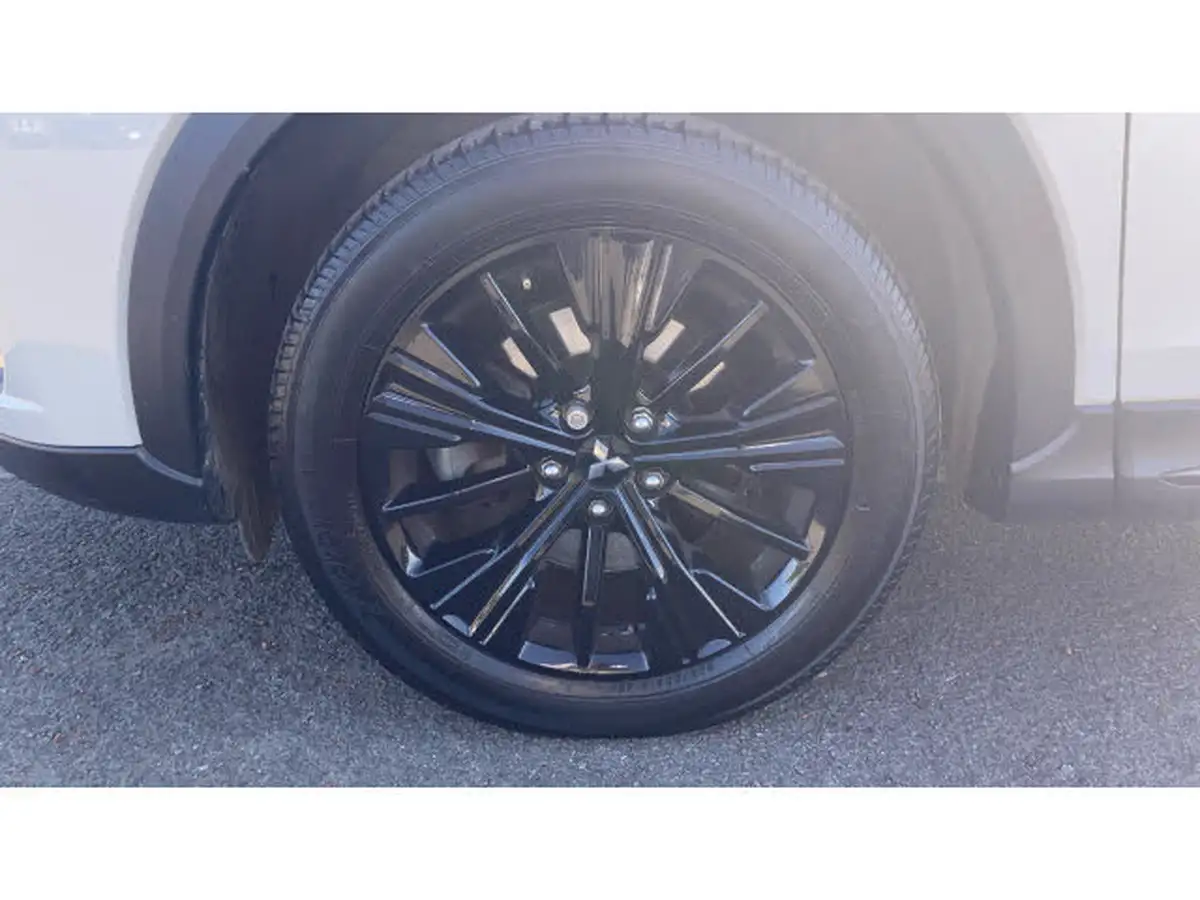 2020-mitsubishi-eclipse-cross-15-black-big-21