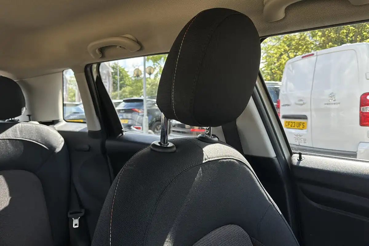 2019-mini-cooper-15-cooper-classic-hatchback-5d-big-31