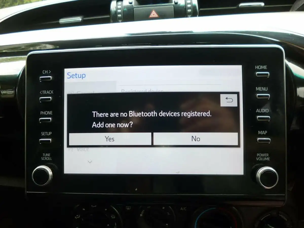 2021-toyota-hi-lux-24d-4d-icon-150hpeu6dt-e-auto-big-38