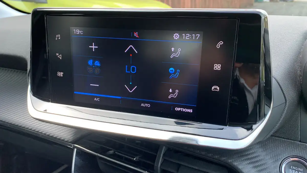 2021-peugeot-208-12-puretech-allure-100bhp-big-28