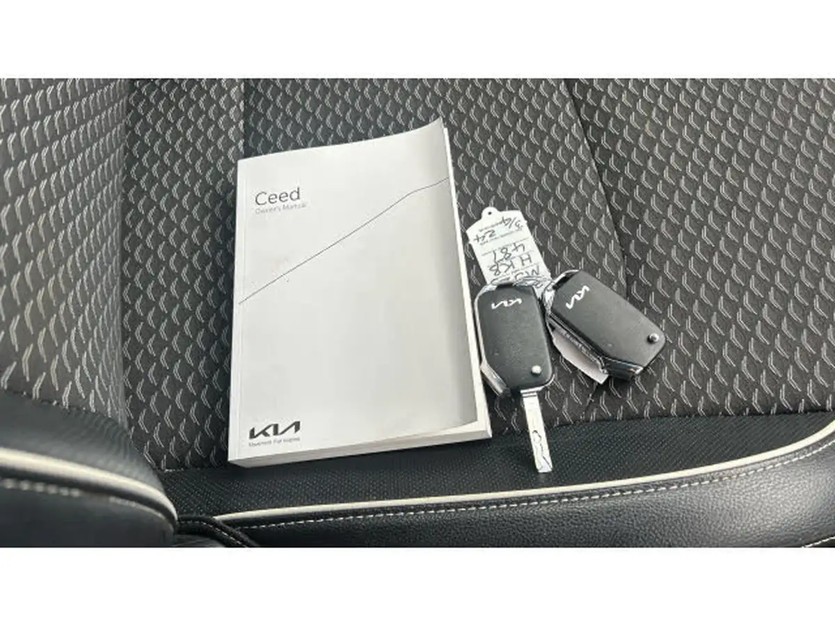 2022-kia-ceed-15-t-gdi-3-sportswagon-big-18