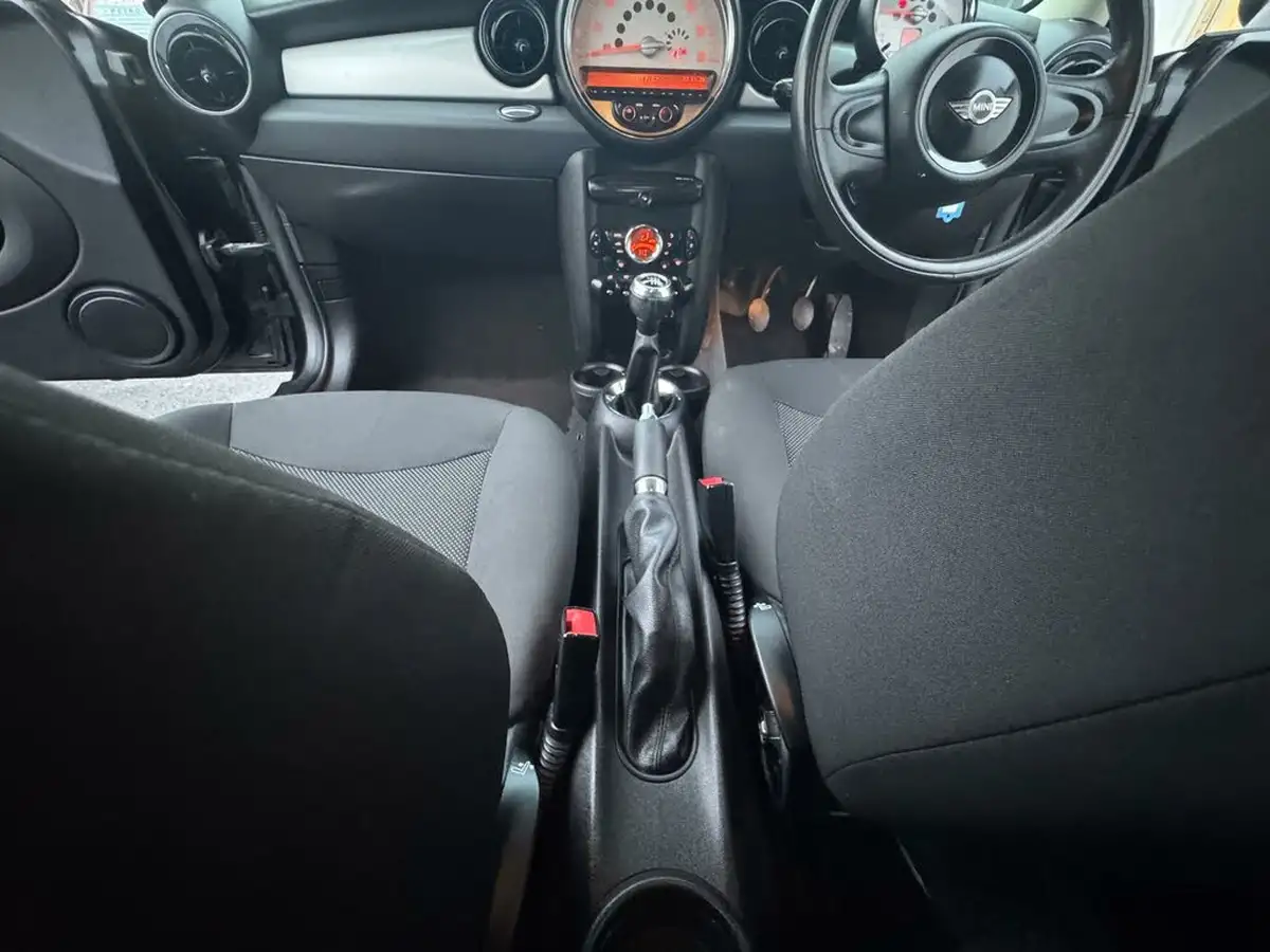 2011-mini-cooper-16-one-98bhp-hatchback-3d-big-33