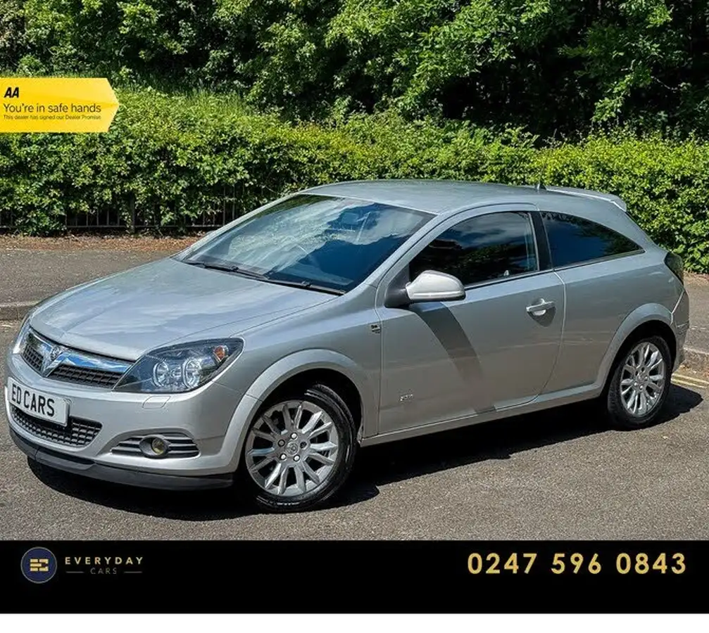 2011-vauxhall-astra-16-sri-16v-vvt-sport-hatch-3d-big-0