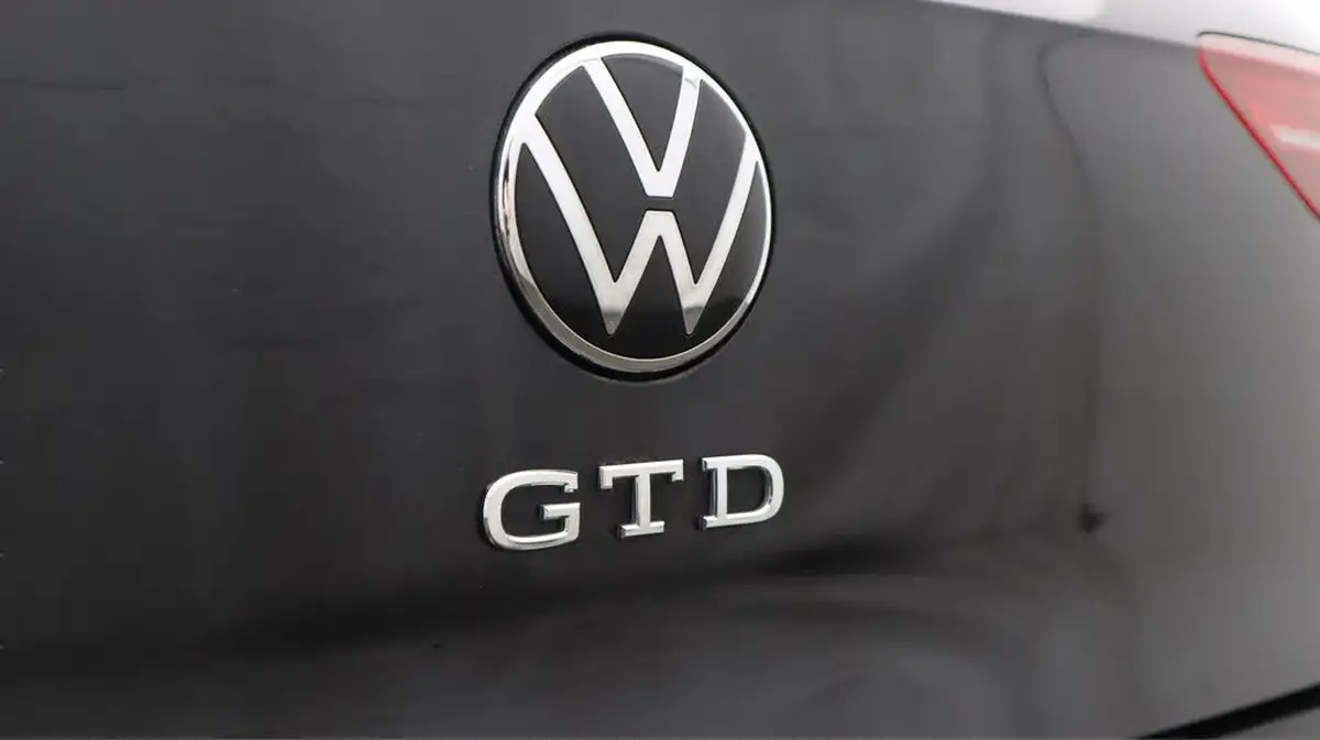 2021-volkswagen-golf-20tdi-gtd-big-21