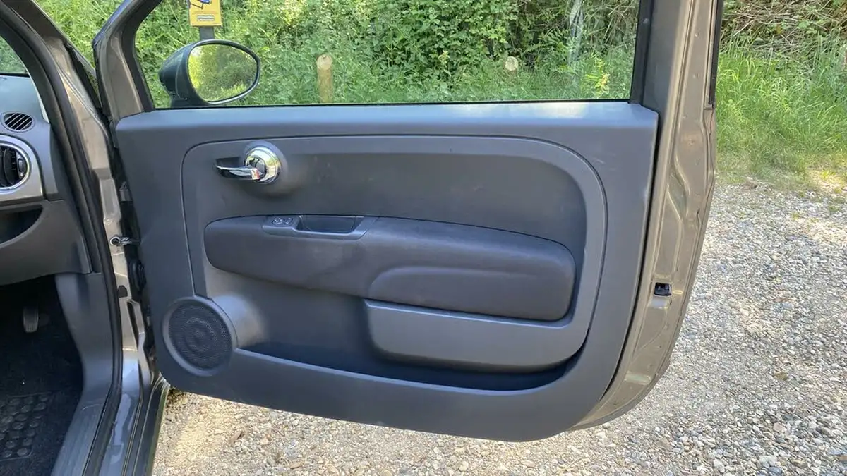 2017-fiat-500-12-lounge-big-23